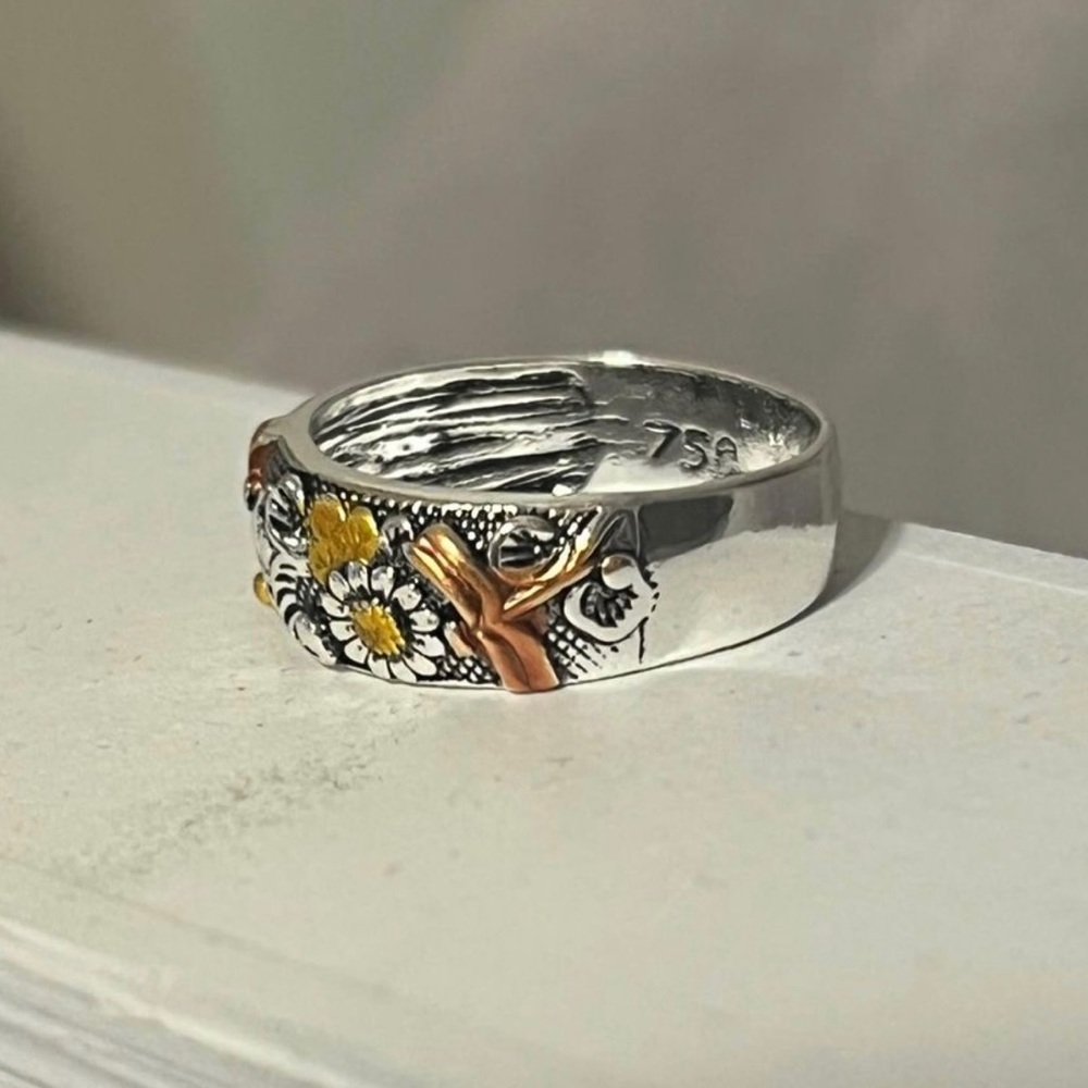 Ring - Picture 2 of 7